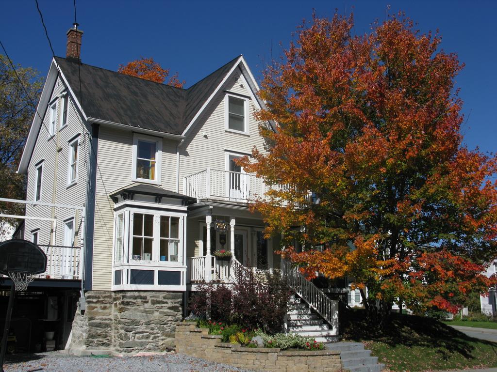 Auberge Marquis De Montcalm Sherbrooke Bagian luar foto