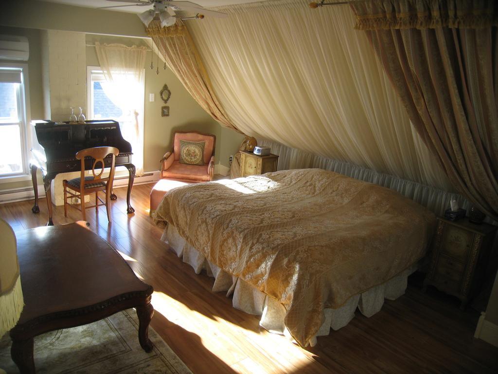 Auberge Marquis De Montcalm Sherbrooke Bagian luar foto