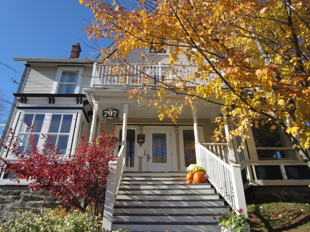 Auberge Marquis De Montcalm Sherbrooke Bagian luar foto