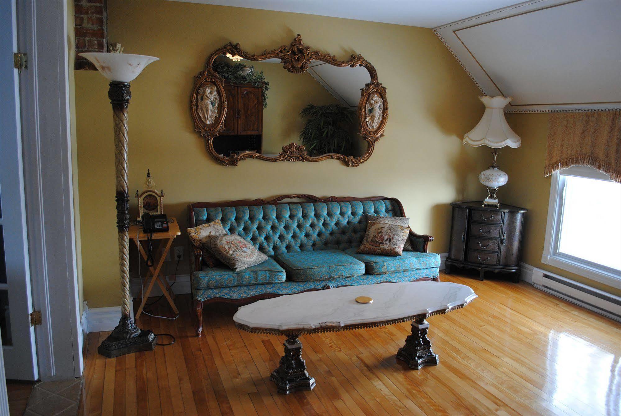 Auberge Marquis De Montcalm Sherbrooke Bagian luar foto
