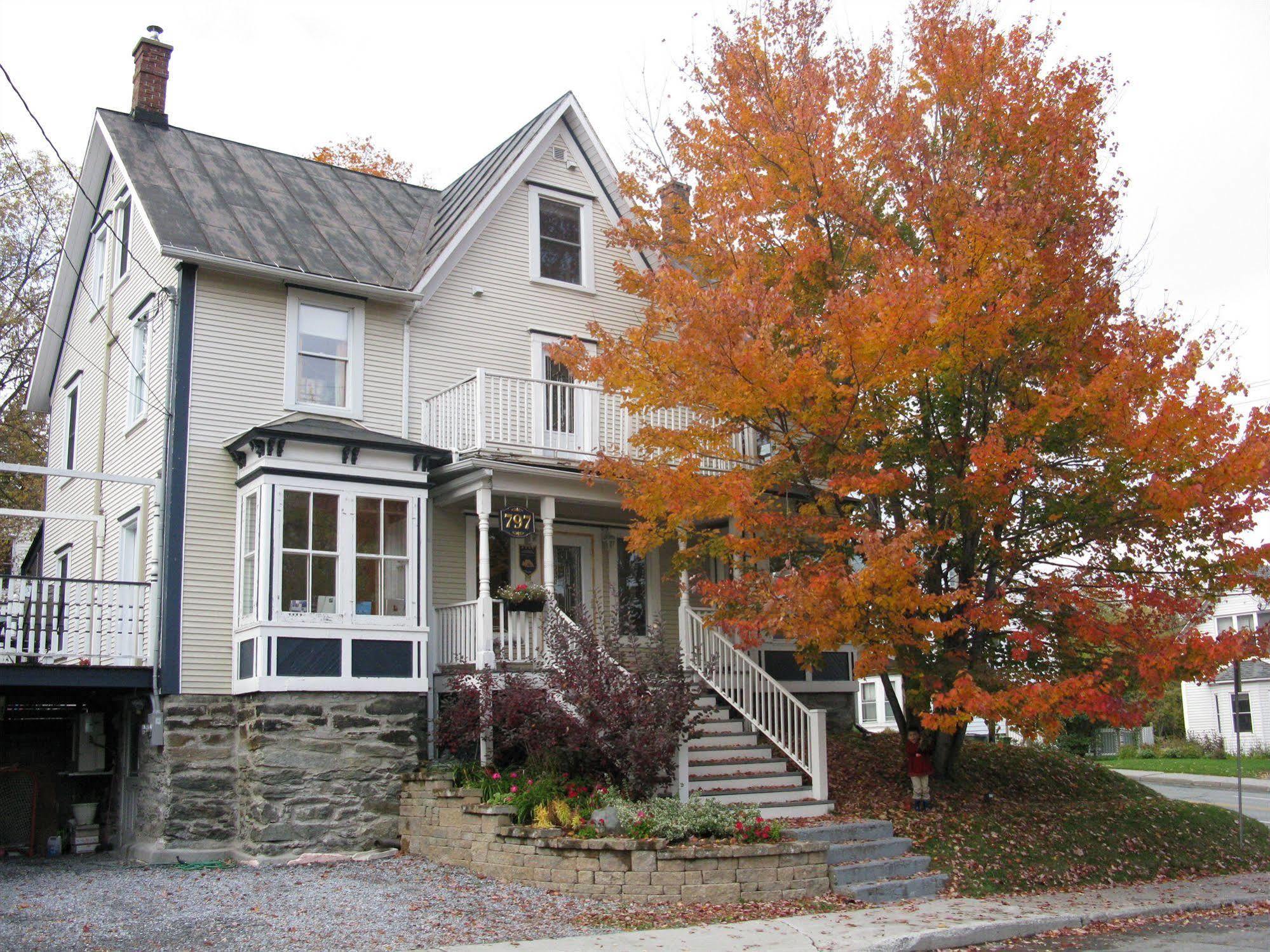 Auberge Marquis De Montcalm Sherbrooke Bagian luar foto