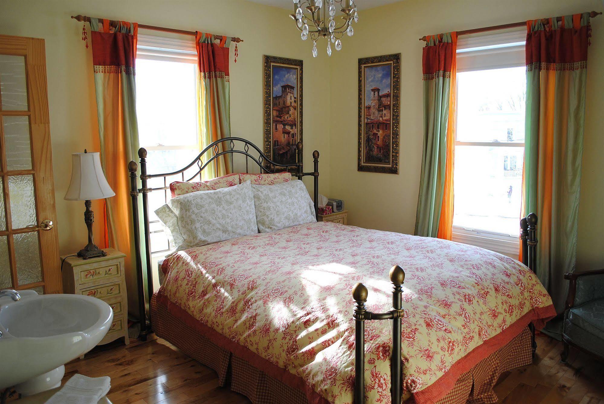 Auberge Marquis De Montcalm Sherbrooke Bagian luar foto