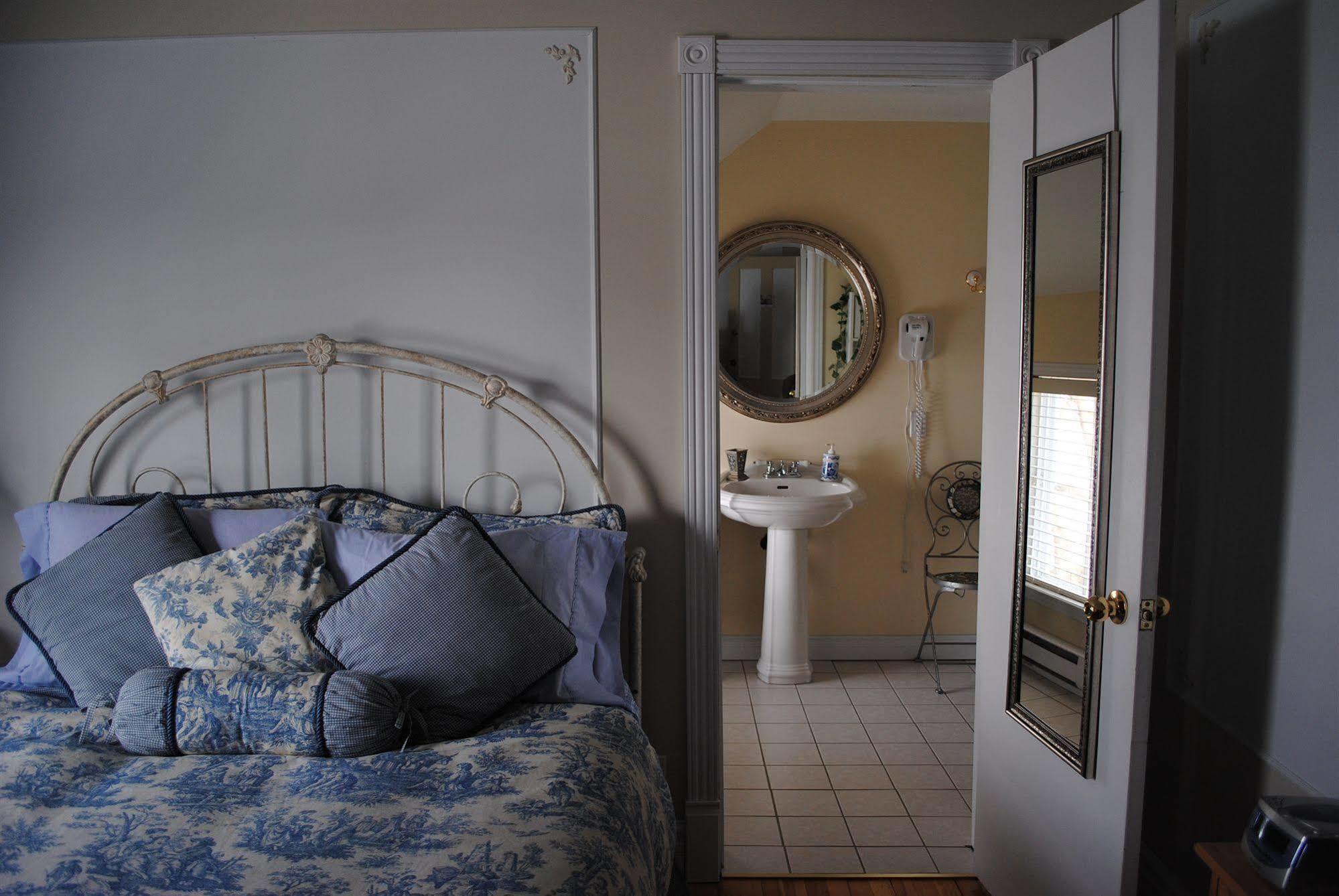 Auberge Marquis De Montcalm Sherbrooke Bagian luar foto