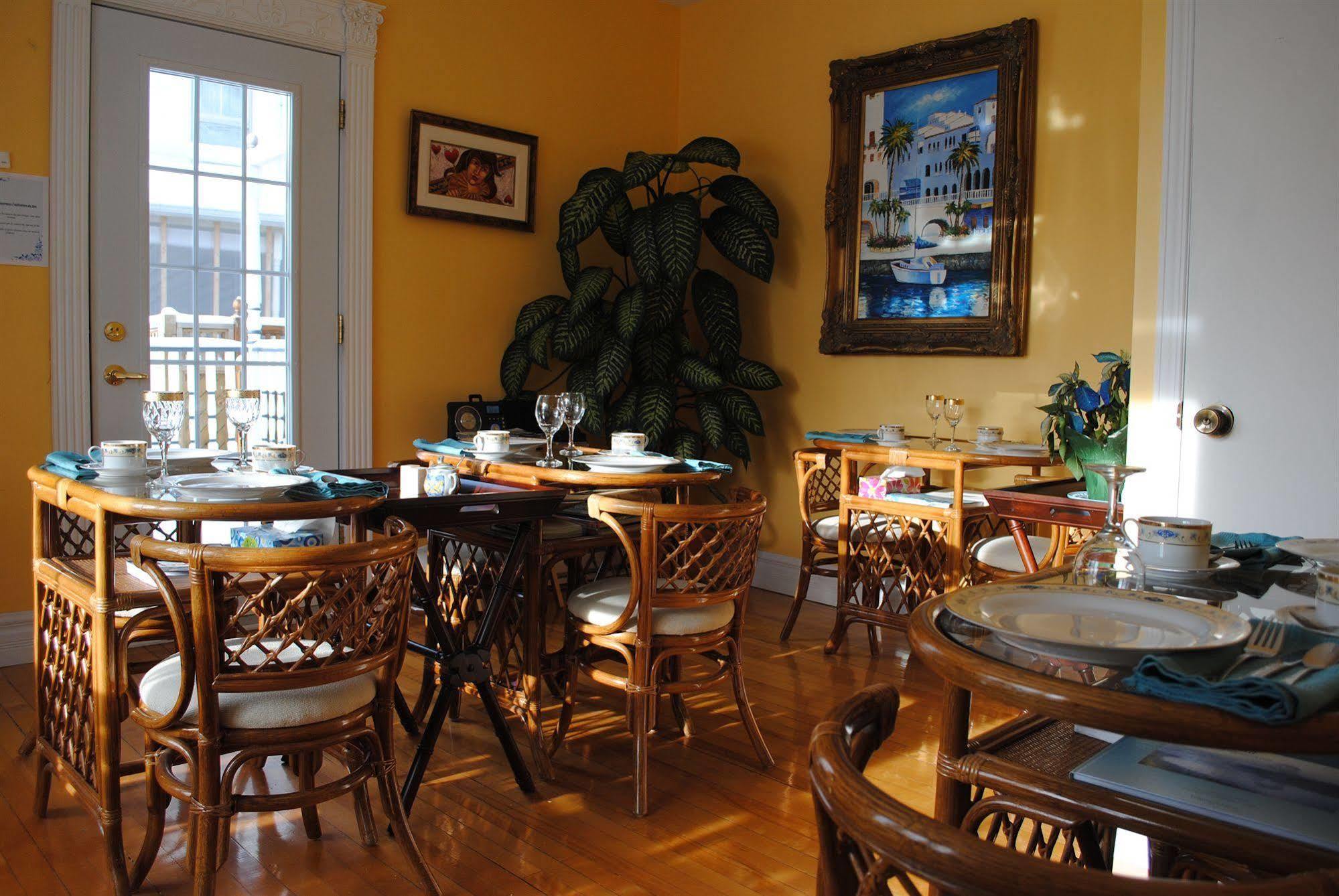 Auberge Marquis De Montcalm Sherbrooke Bagian luar foto