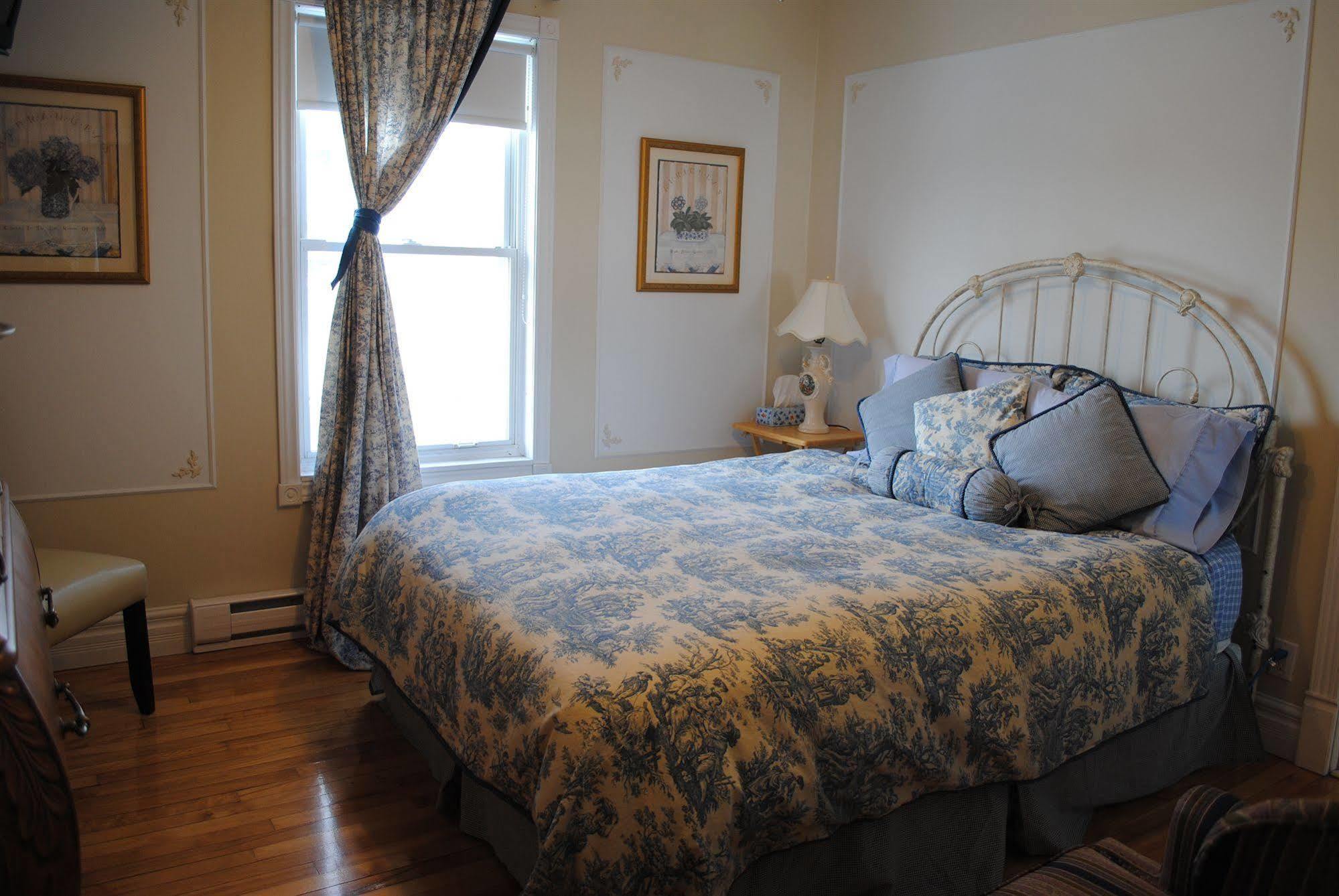 Auberge Marquis De Montcalm Sherbrooke Bagian luar foto