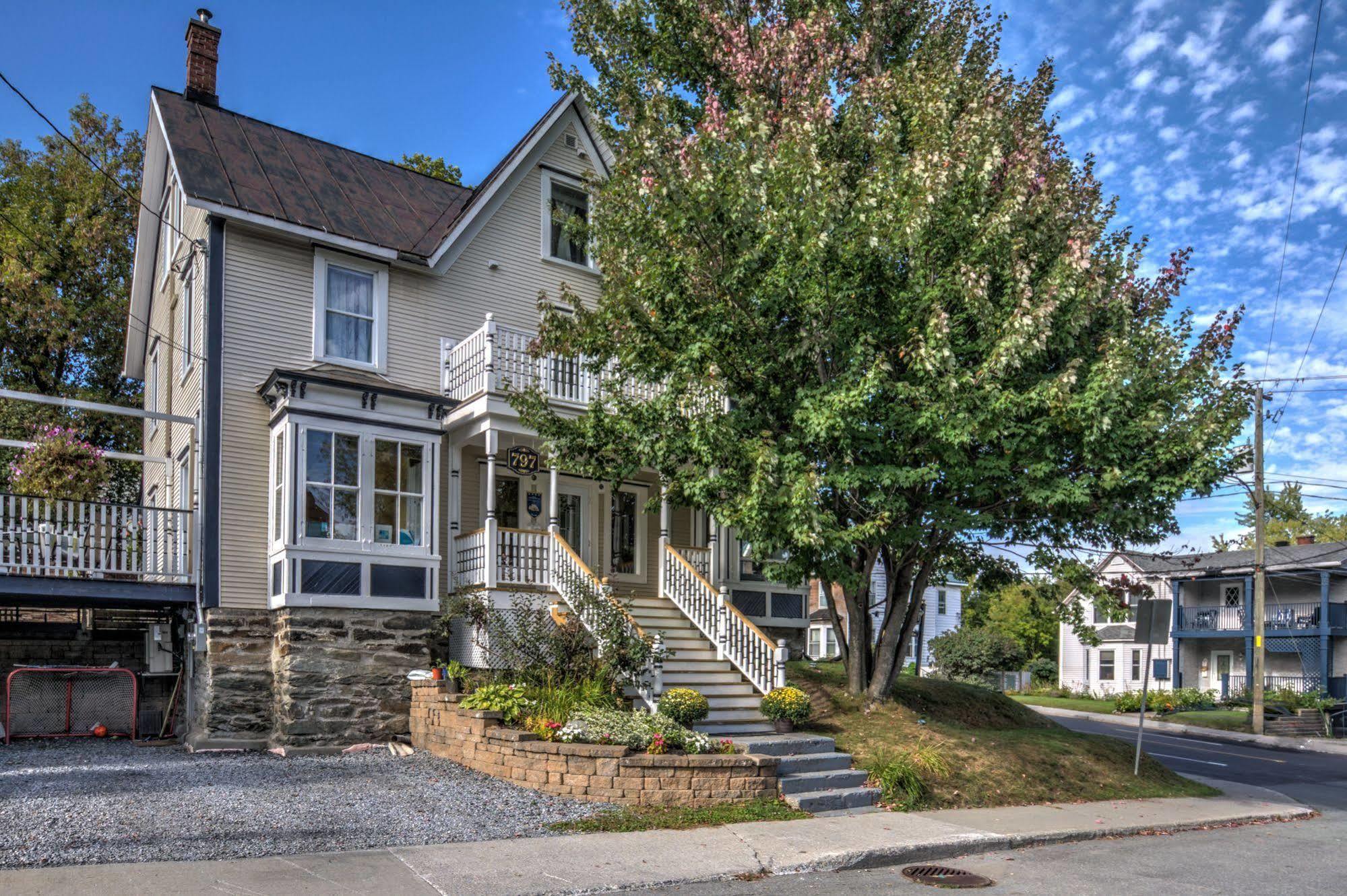 Auberge Marquis De Montcalm Sherbrooke Bagian luar foto